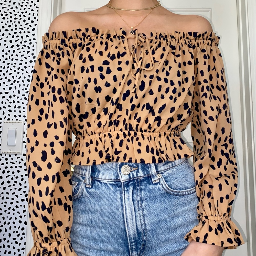 Forever 21 Off-The-Shoulder Cropped Top🐆